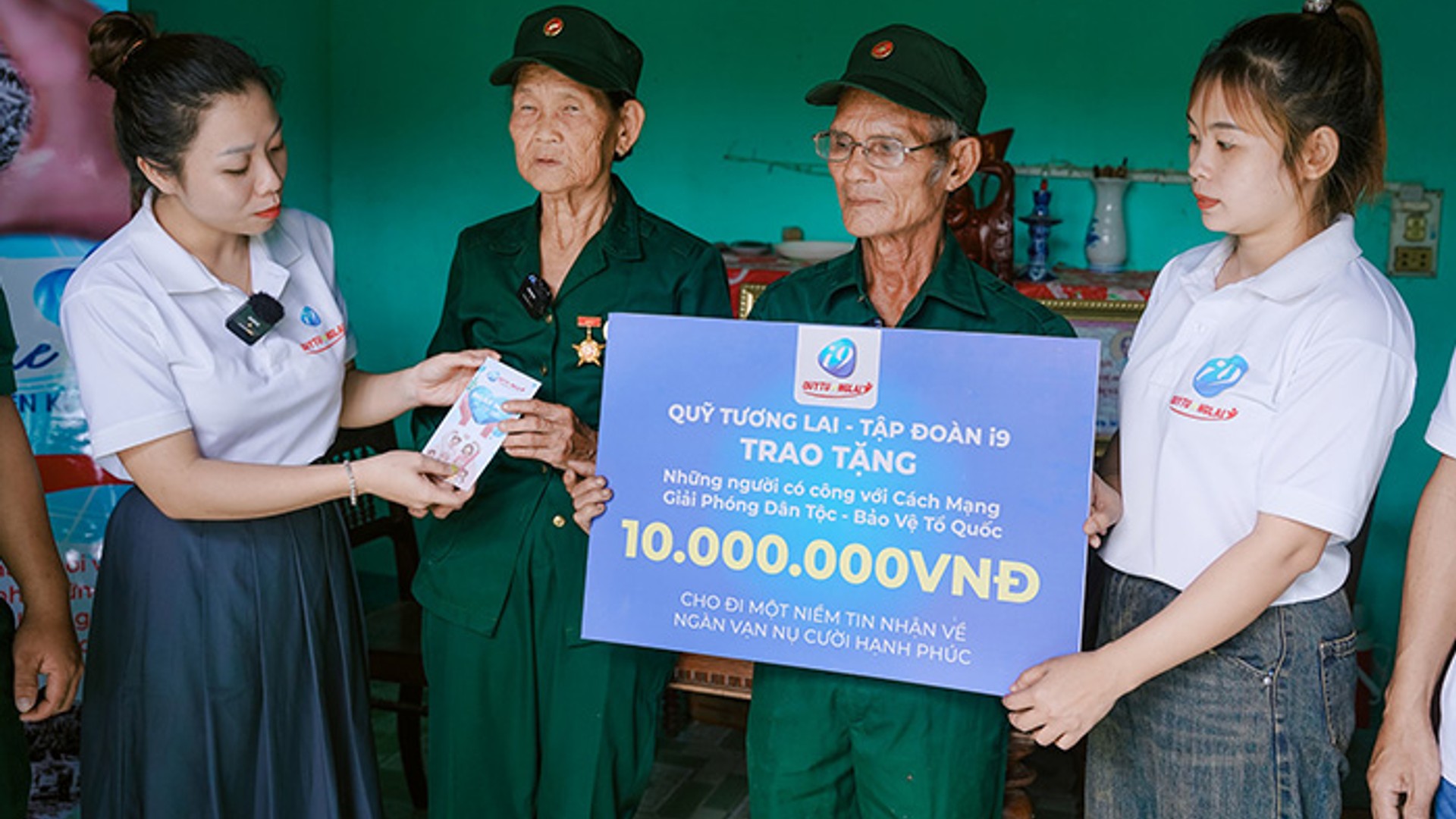 Hình ảnh hỗ trợ khách hàng 18win1