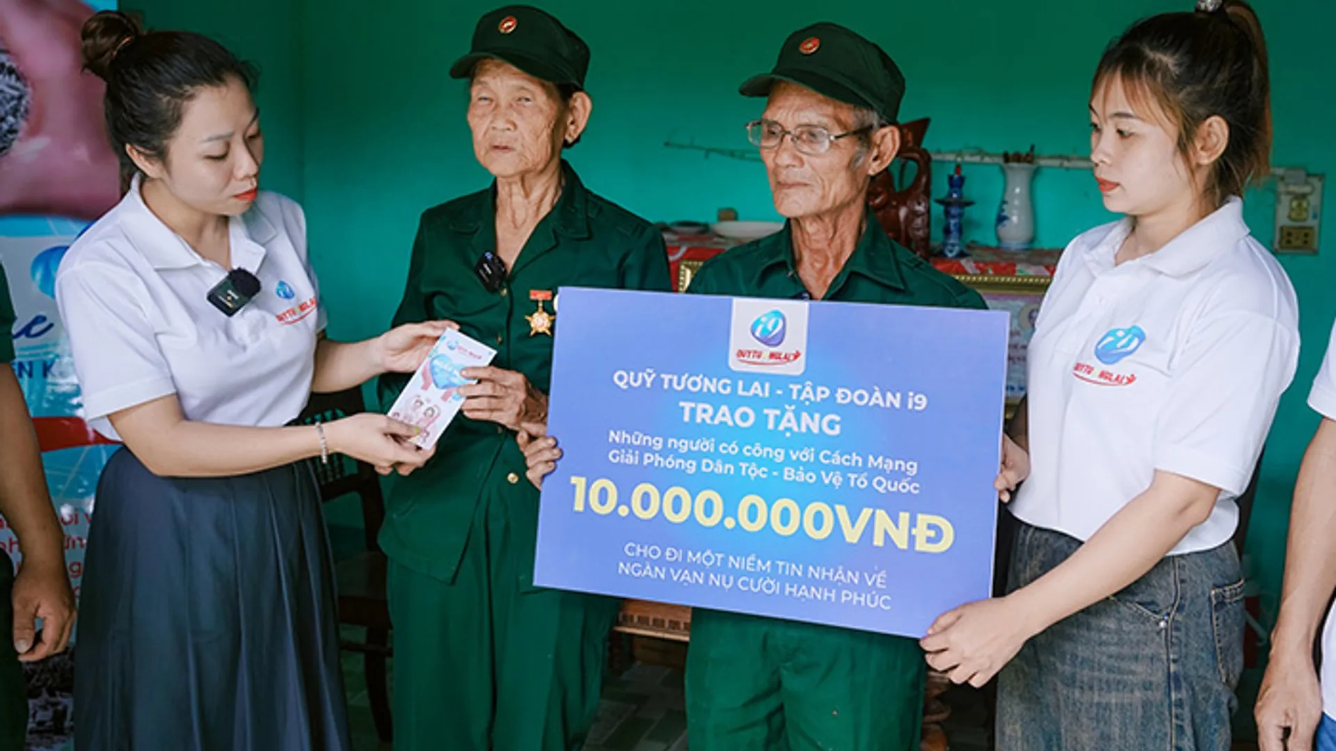 Hình ảnh hỗ trợ khách hàng 18win1